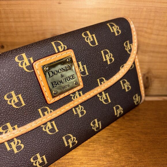 Dooney & Bourke Women's Wallet Vintage Signature Design 7”X4” - Picture 2 of 10